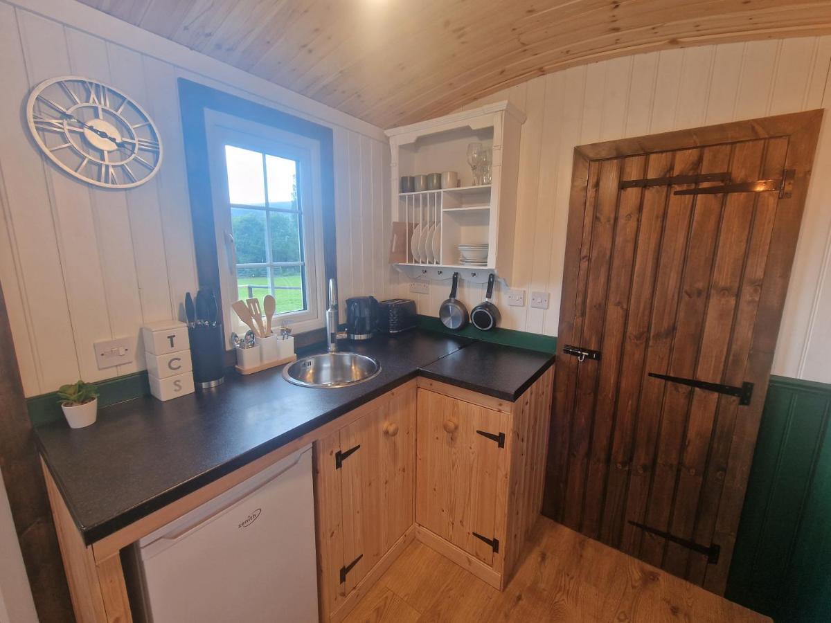 Cwtch Glamping Shepherds Huts Abergavenny Dış mekan fotoğraf