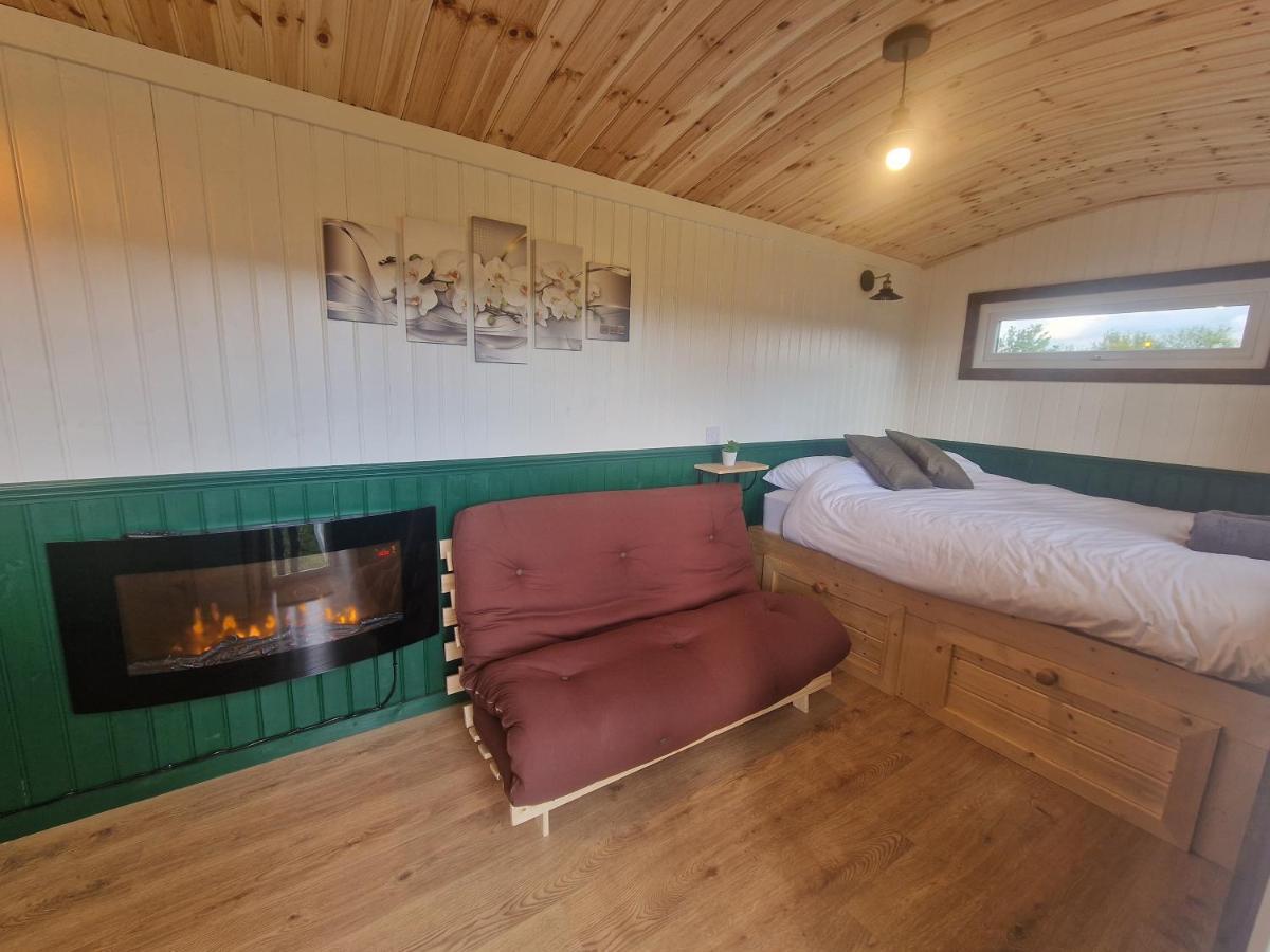 Cwtch Glamping Shepherds Huts Abergavenny Dış mekan fotoğraf