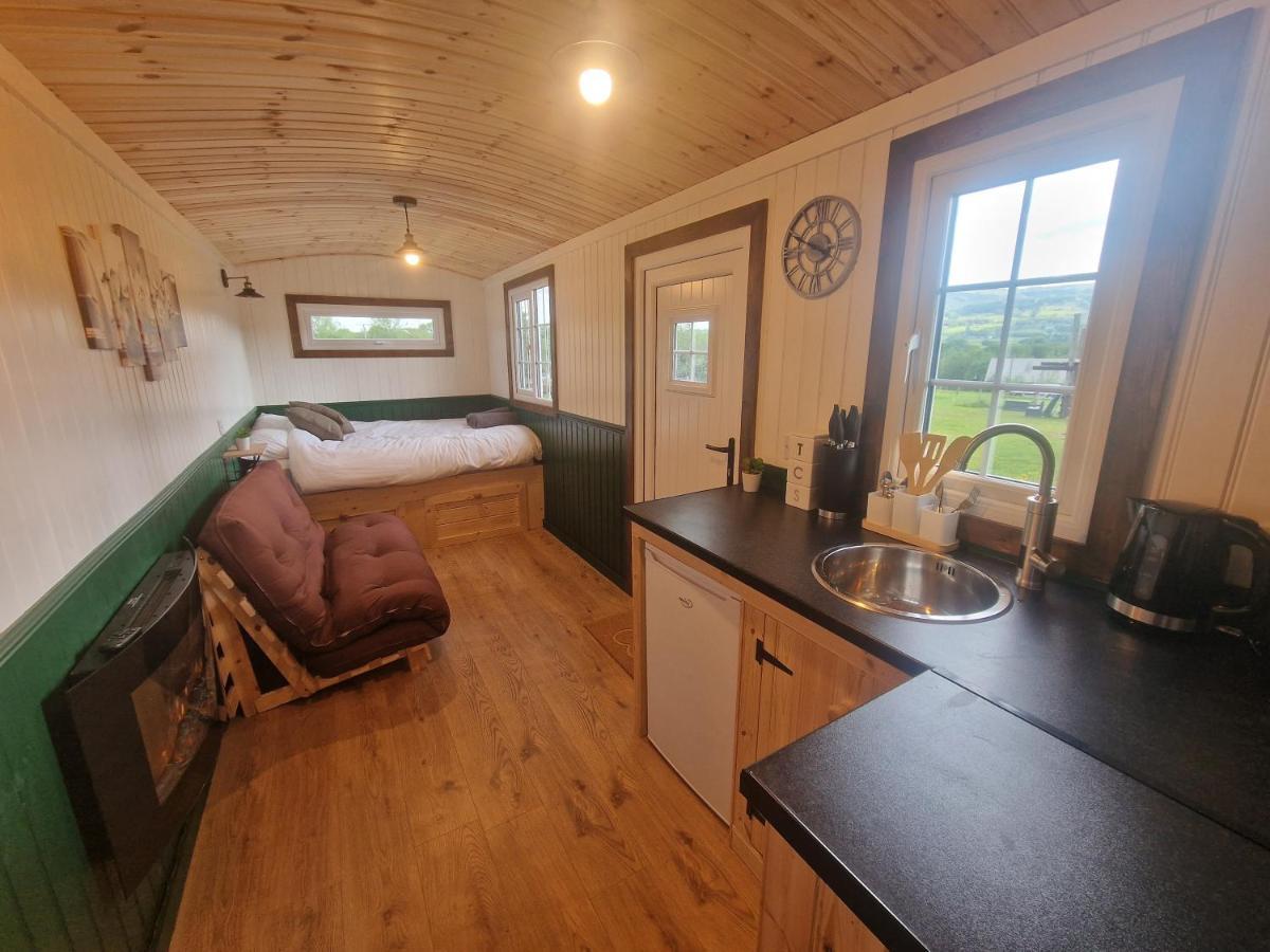Cwtch Glamping Shepherds Huts Abergavenny Dış mekan fotoğraf