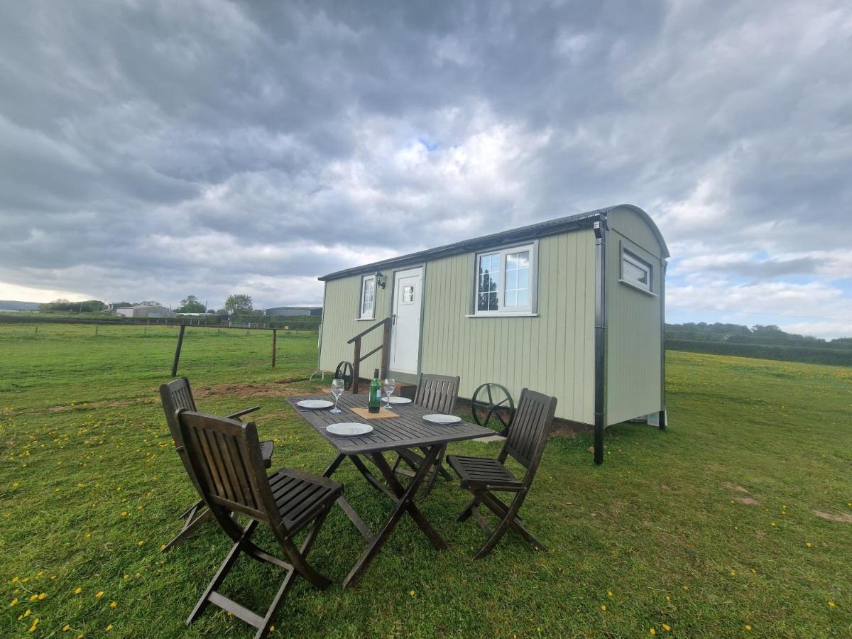 Cwtch Glamping Shepherds Huts Abergavenny Dış mekan fotoğraf
