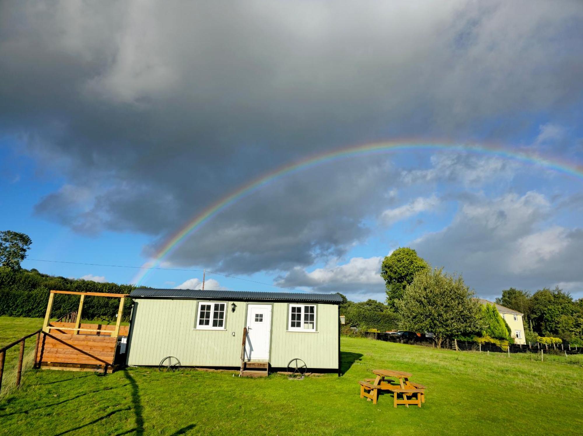 Cwtch Glamping Shepherds Huts Abergavenny Dış mekan fotoğraf